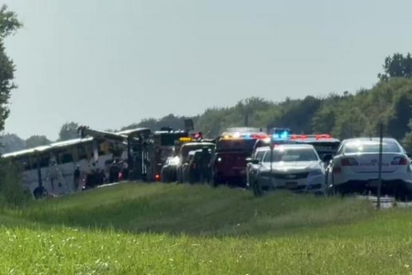 股民股票配资论坛 3名中国公民在美国纽约州大巴事故中遇难