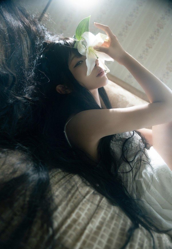 股民股票配资论坛 少女写真 百合花